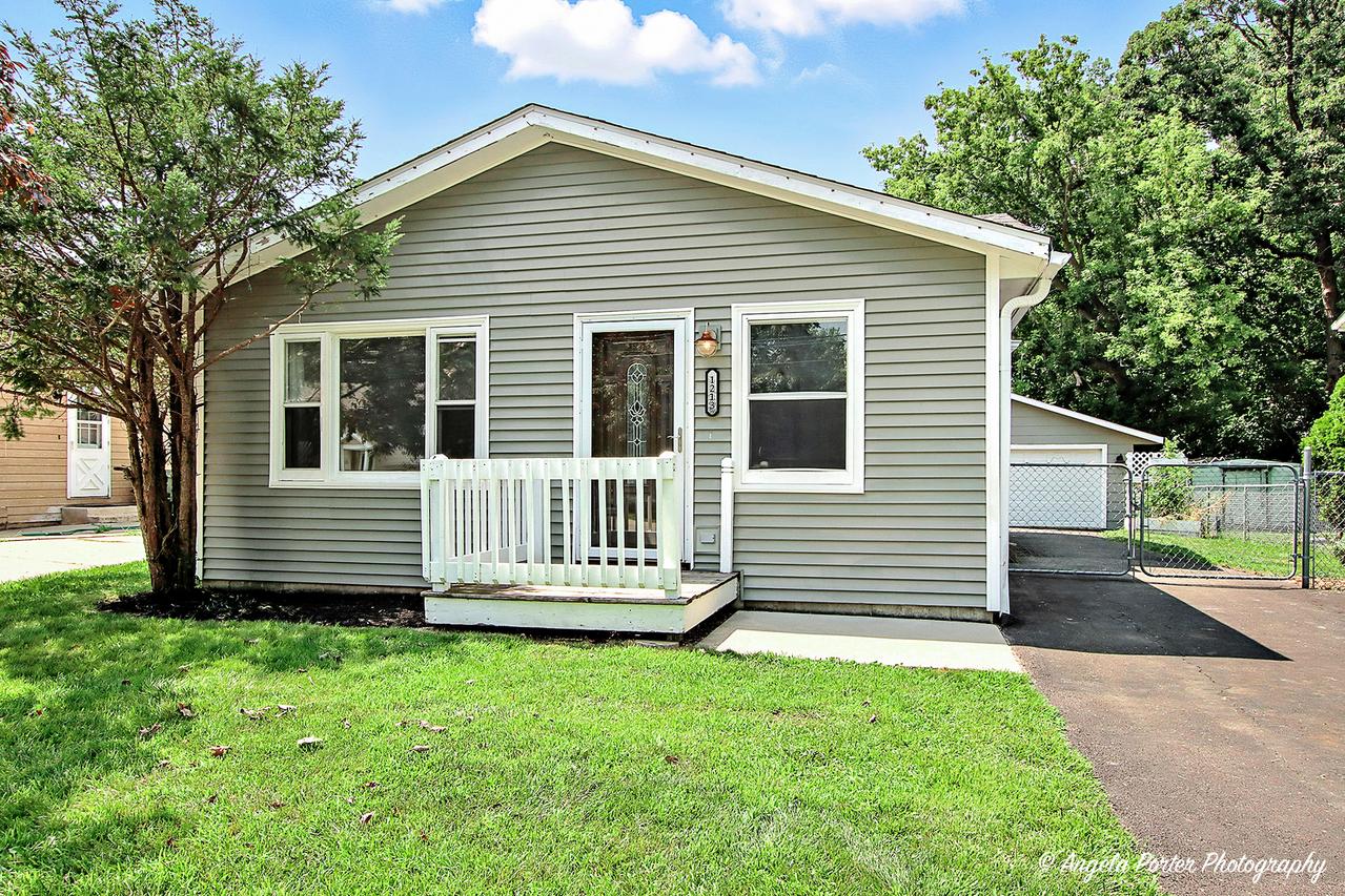 1213 N Oak Ter., Round Lake Beach, IL 60073