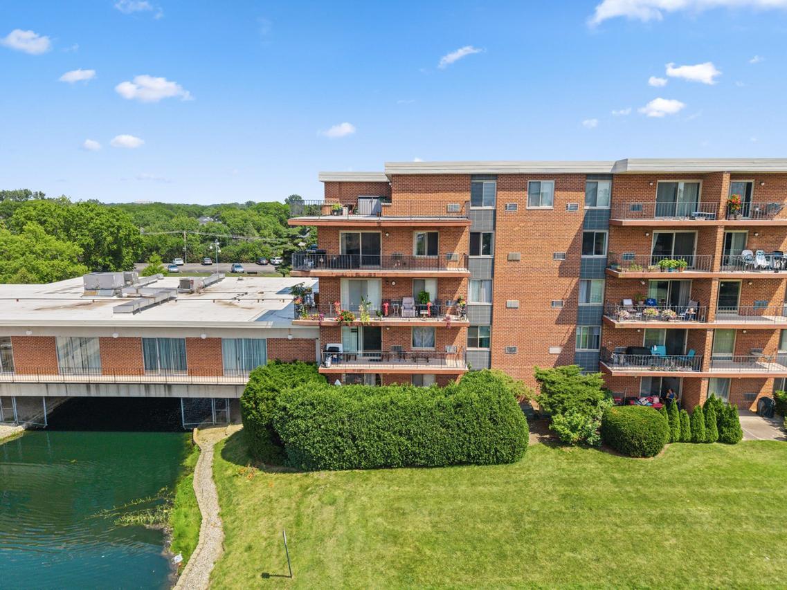 16 E Old Willow Rd. #424S, Prospect Heights, IL 60070