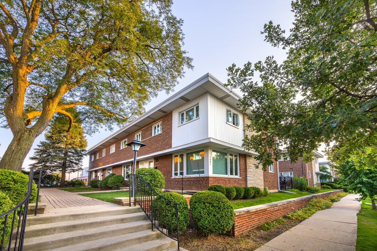 1001 Peterson Ave. #B, Park Ridge, IL 60068