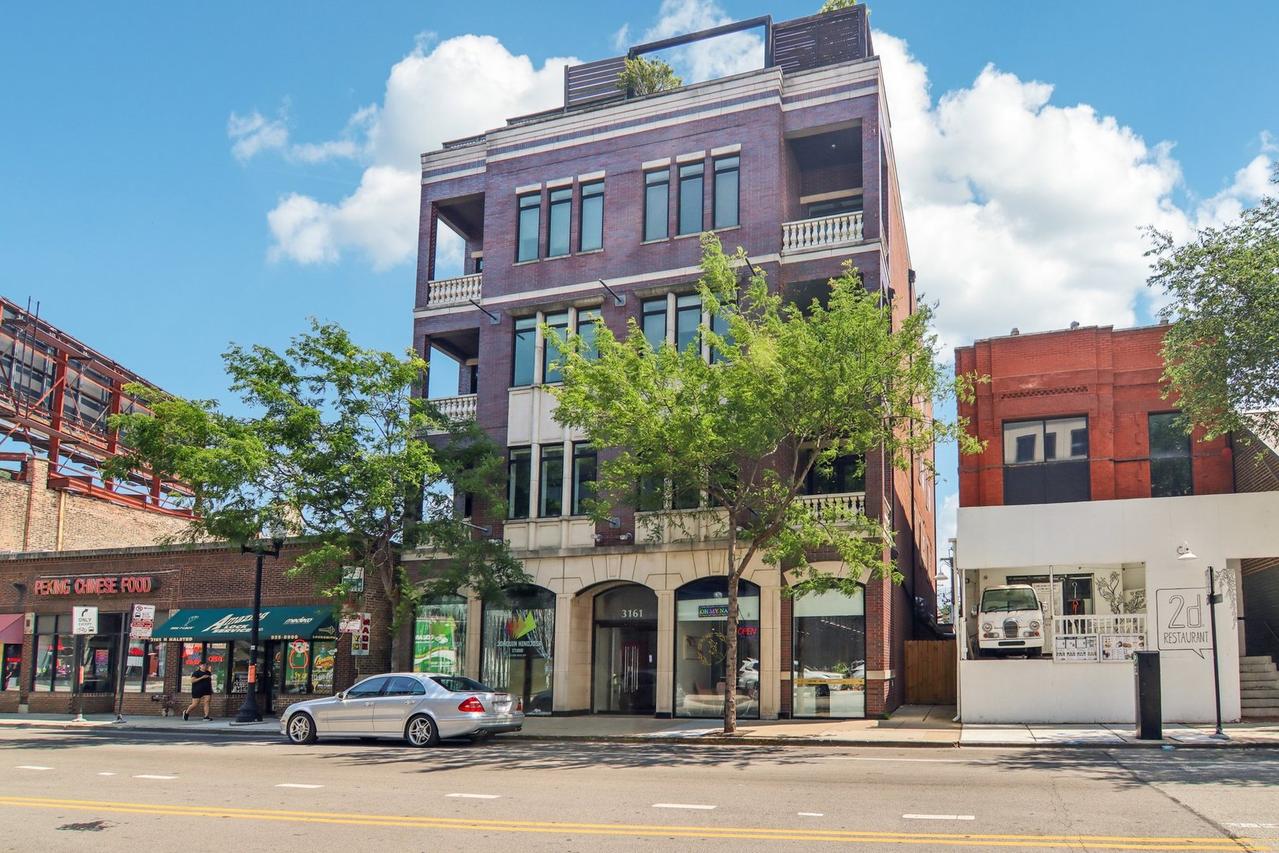 3161 N Halsted St. #202, Chicago, IL 60657