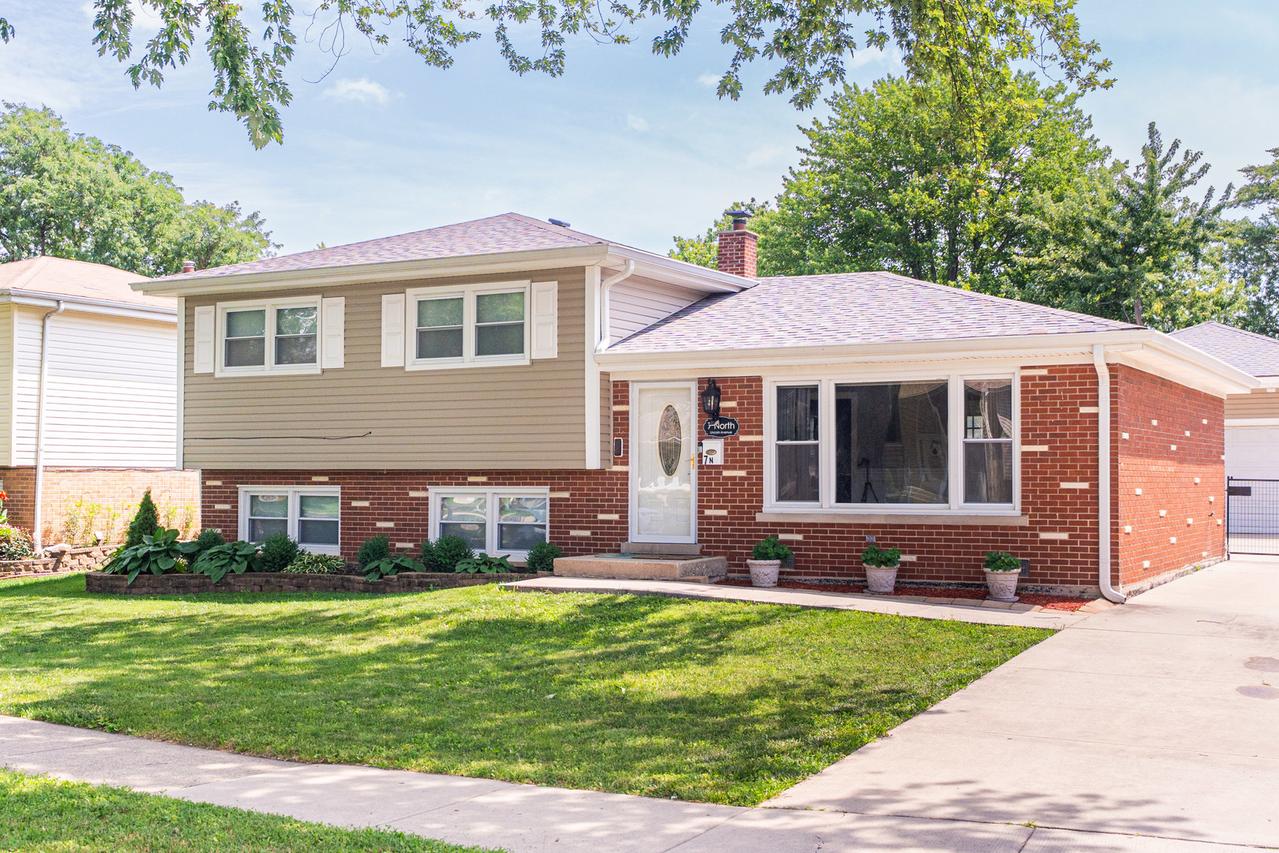 7 N Lincoln Ave., Addison, IL 60101