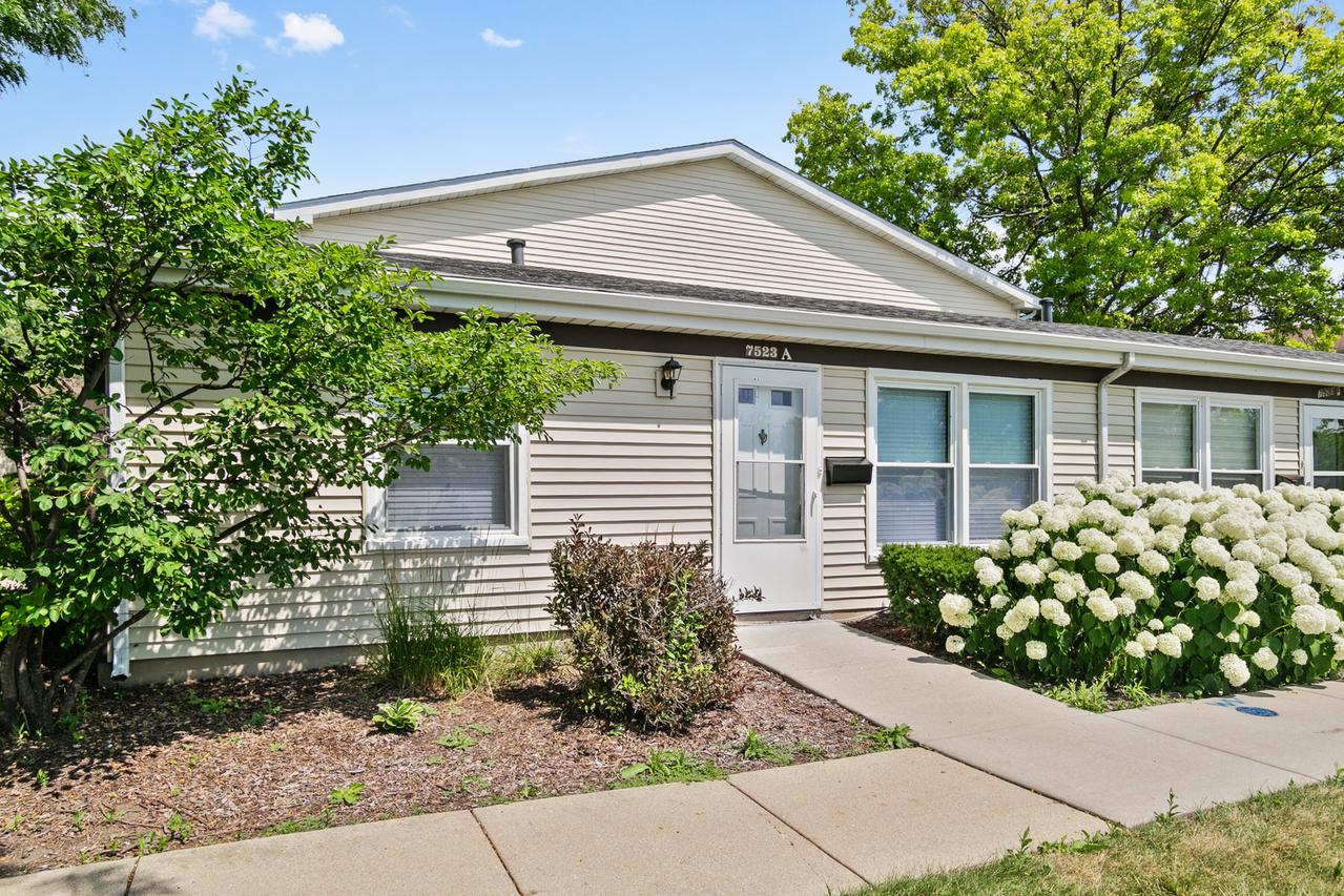 7523 Bristol Ln. #A, Hanover Park, IL 60133