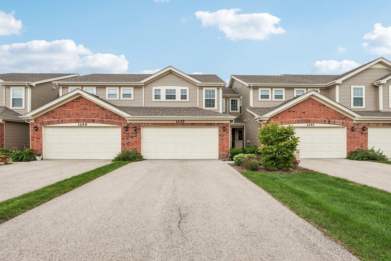 1245 Prairie View Pkwy., Cary, IL 60013