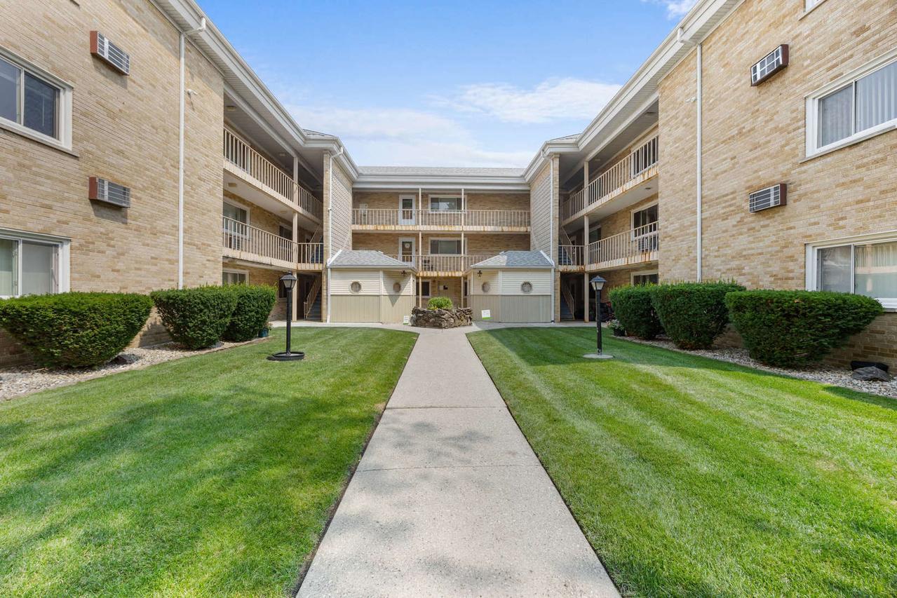 7206 W Wellington Ave. #2A, Chicago, IL 60707