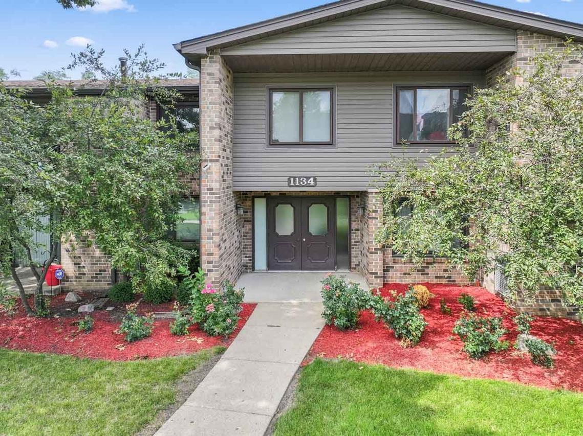 1134 E Randville Dr. #1K, Palatine, IL 60074