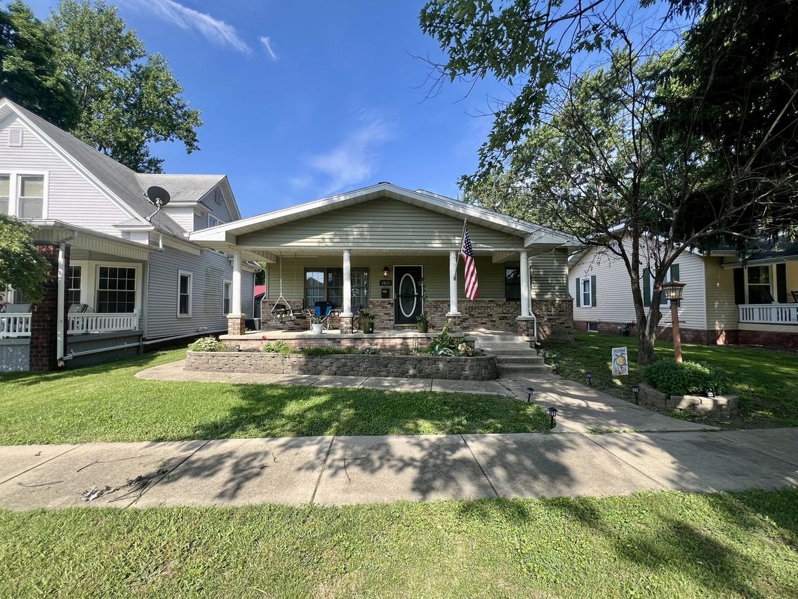 1013 S 15th St., Mattoon, IL 61938