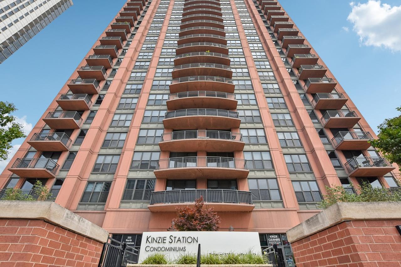 330 N Jefferson St. #1002, Chicago, IL 60661