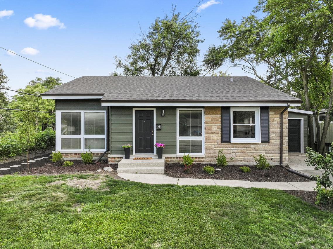 1101 60th Pl., Downers Grove, IL 60516