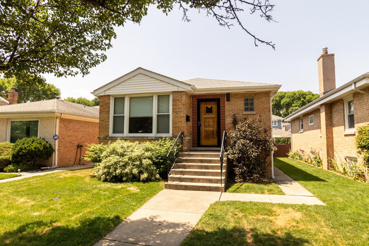 5110 N Nagle Ave., Chicago, IL 60630