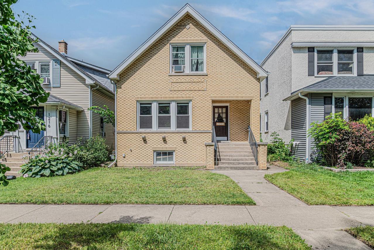 1218 Dewey Ave., Evanston, IL 60202