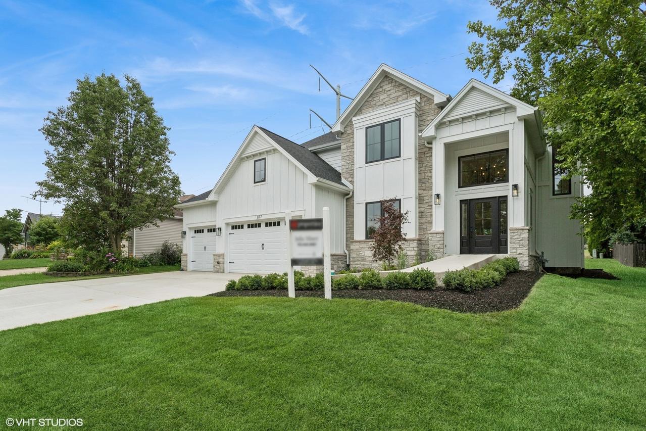 877 Wescott Rd., Bolingbrook, IL 60440