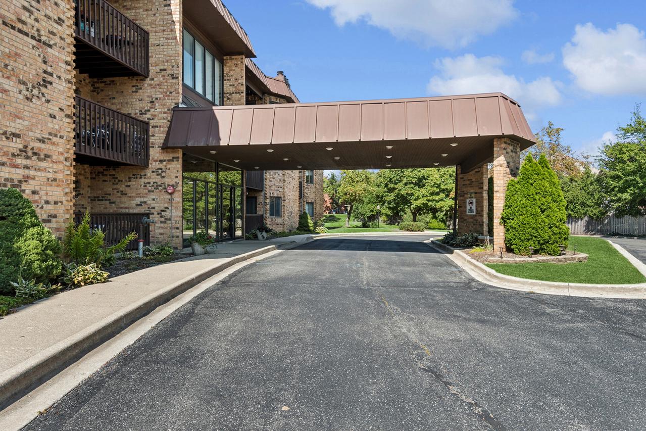 2880 Torrey Pine Ln. #2F, Lisle, IL 60532
