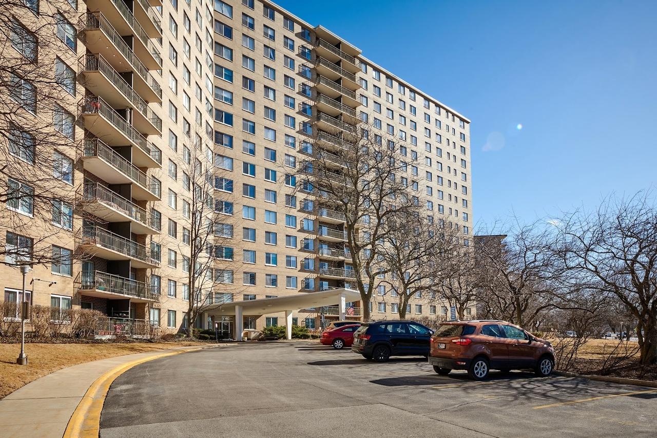 7033 N Kedzie Ave. #1704, Chicago, IL 60645