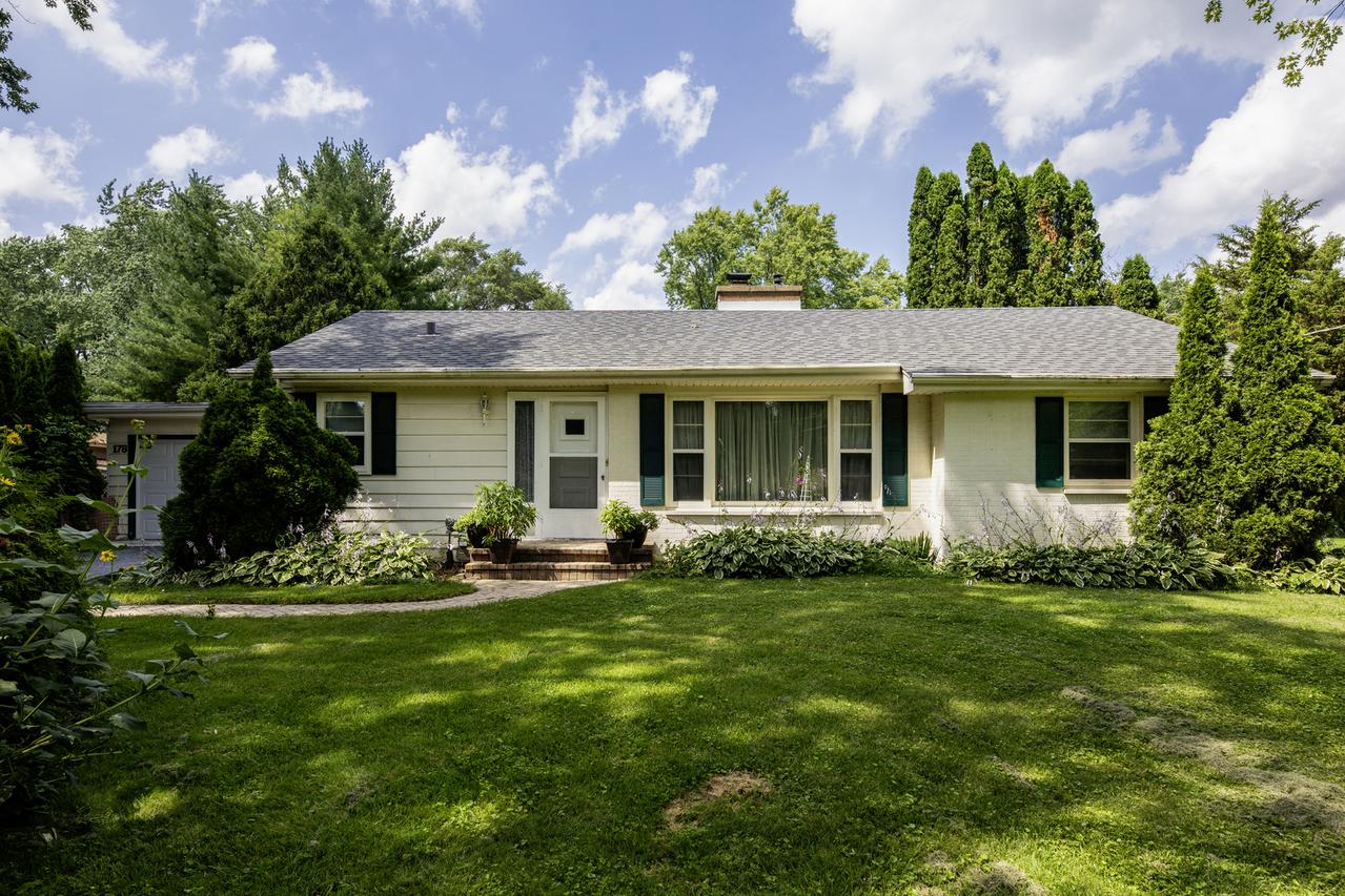 178 Brookhill Rd., Libertyville, IL 60048