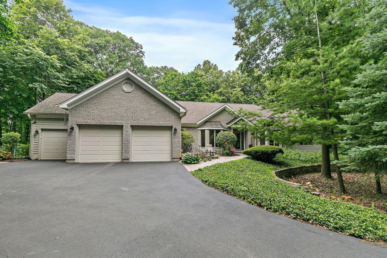 8N644 Wood Bridge Ln., Elgin, IL 60124