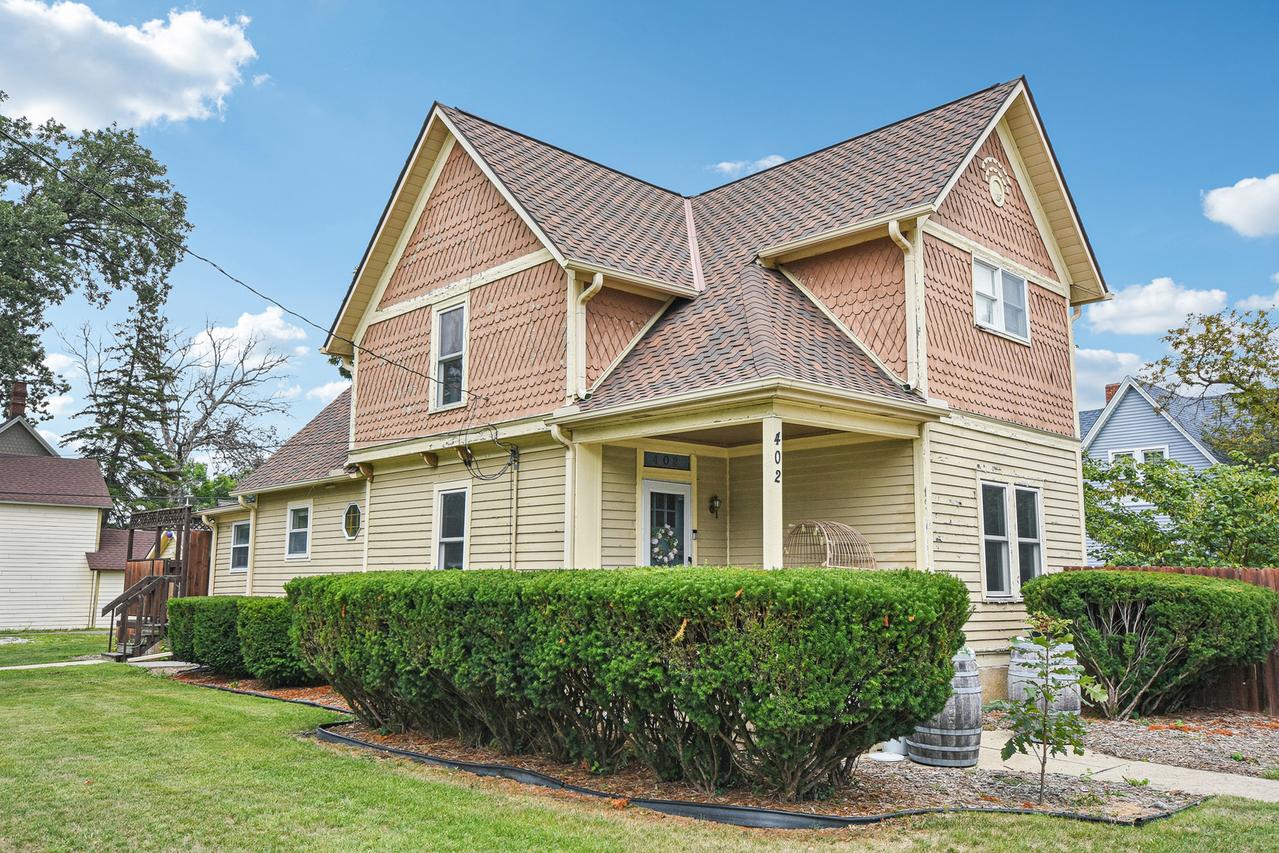 402 E Van Buren St., Ottawa, IL 61350