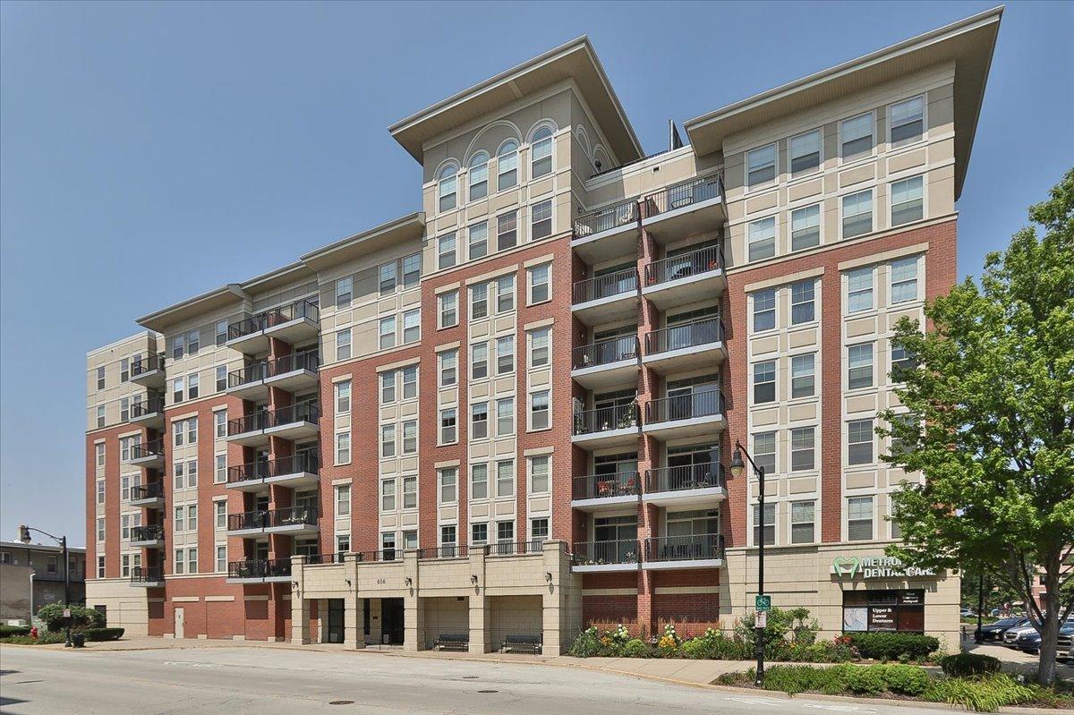 656 Pearson St. #505C, Des Plaines, IL 60016