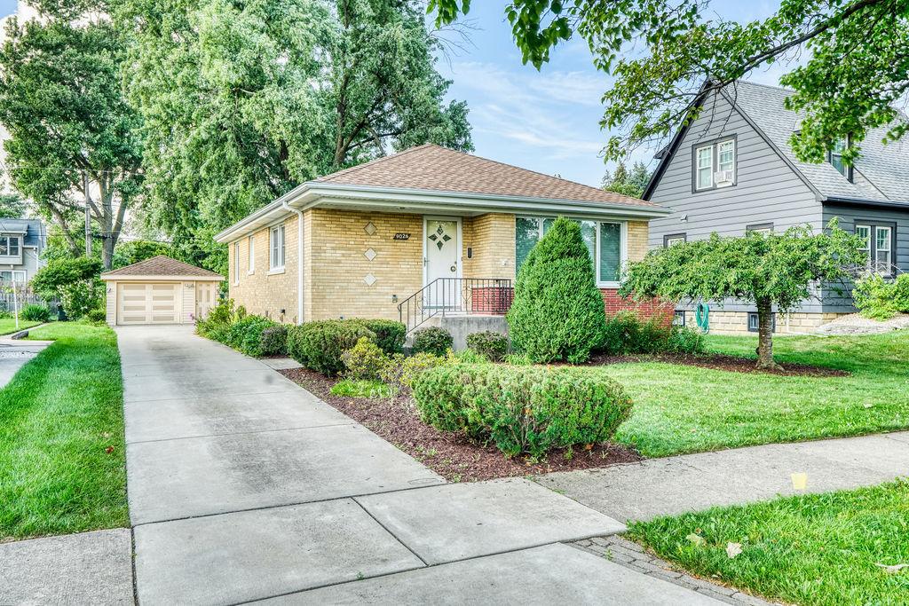9026 Roach Ave., Brookfield, IL 60513