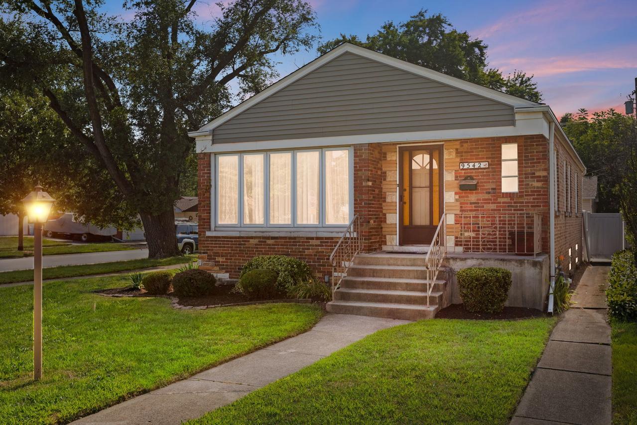 9542 Massasoit Ave., Oak Lawn, IL 60453