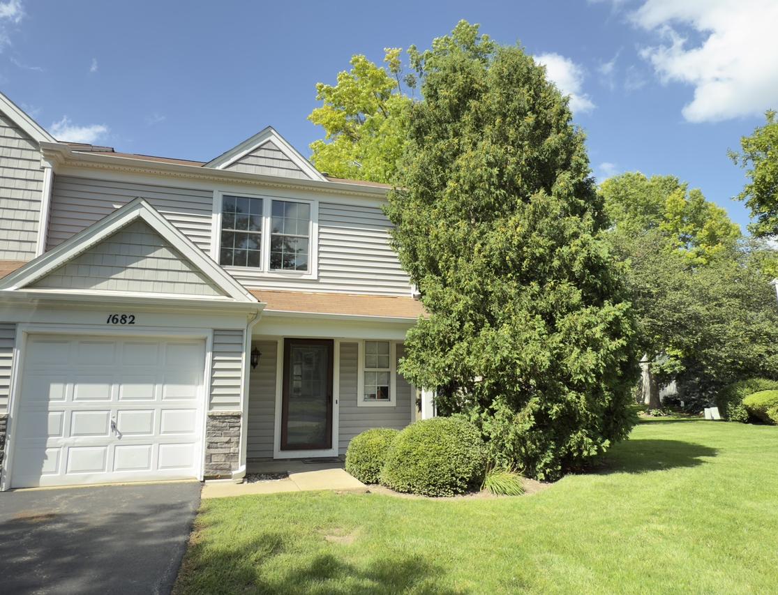 1682 College Green Ave., Elgin, IL 60123