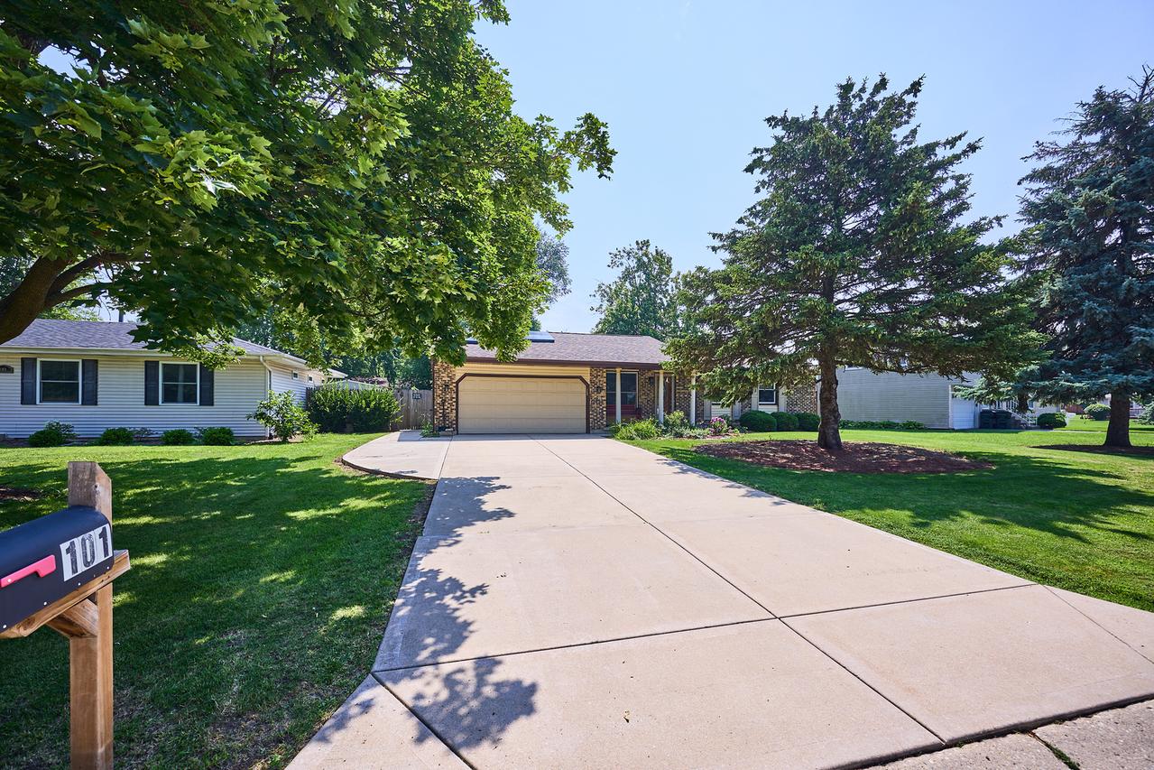 101 Augusta Rd., Oswego, IL 60543