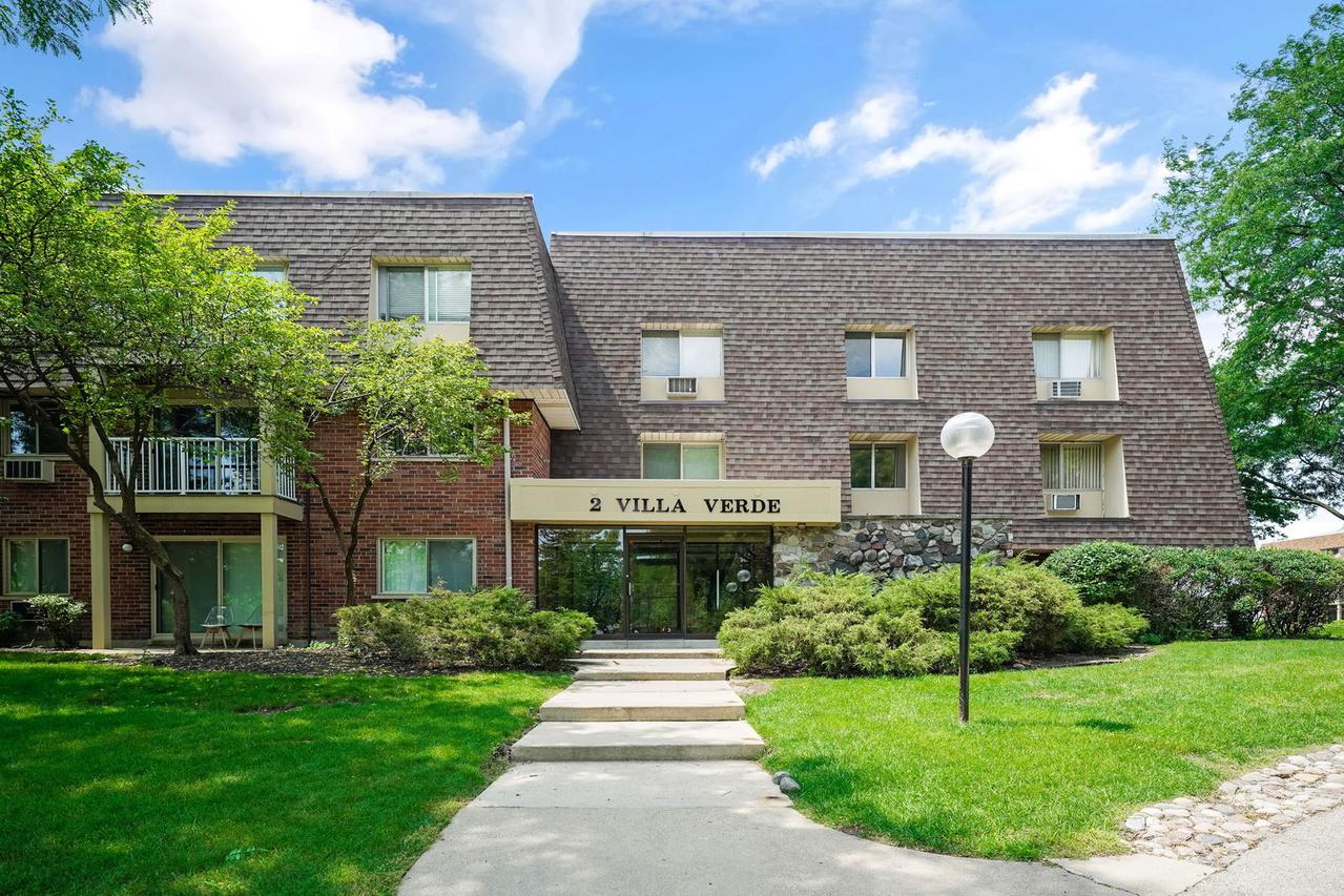 2 Villa Verde Dr. #208, Buffalo Grove, IL 60089