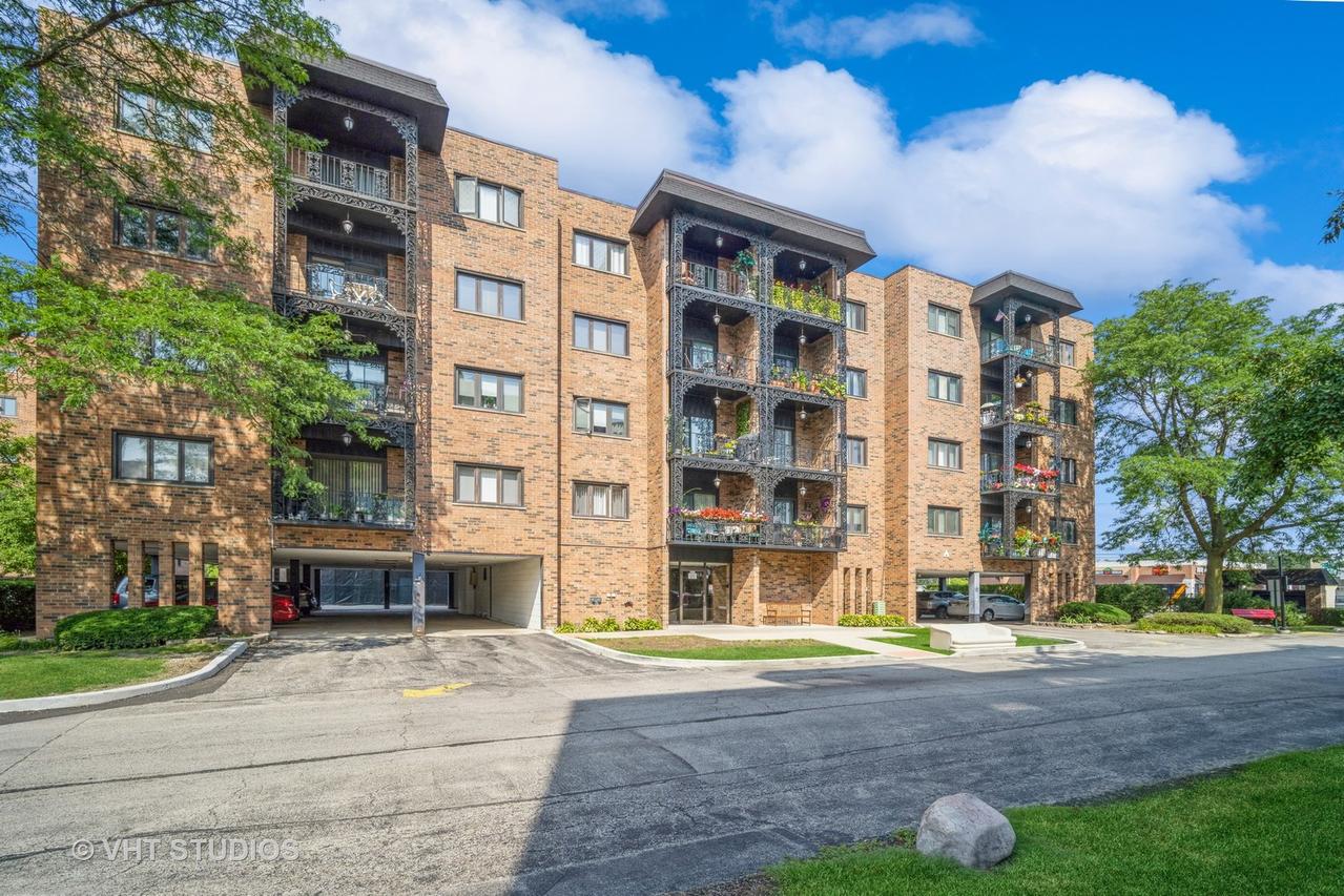 9375 Landings Ln. #407, Des Plaines, IL 60016