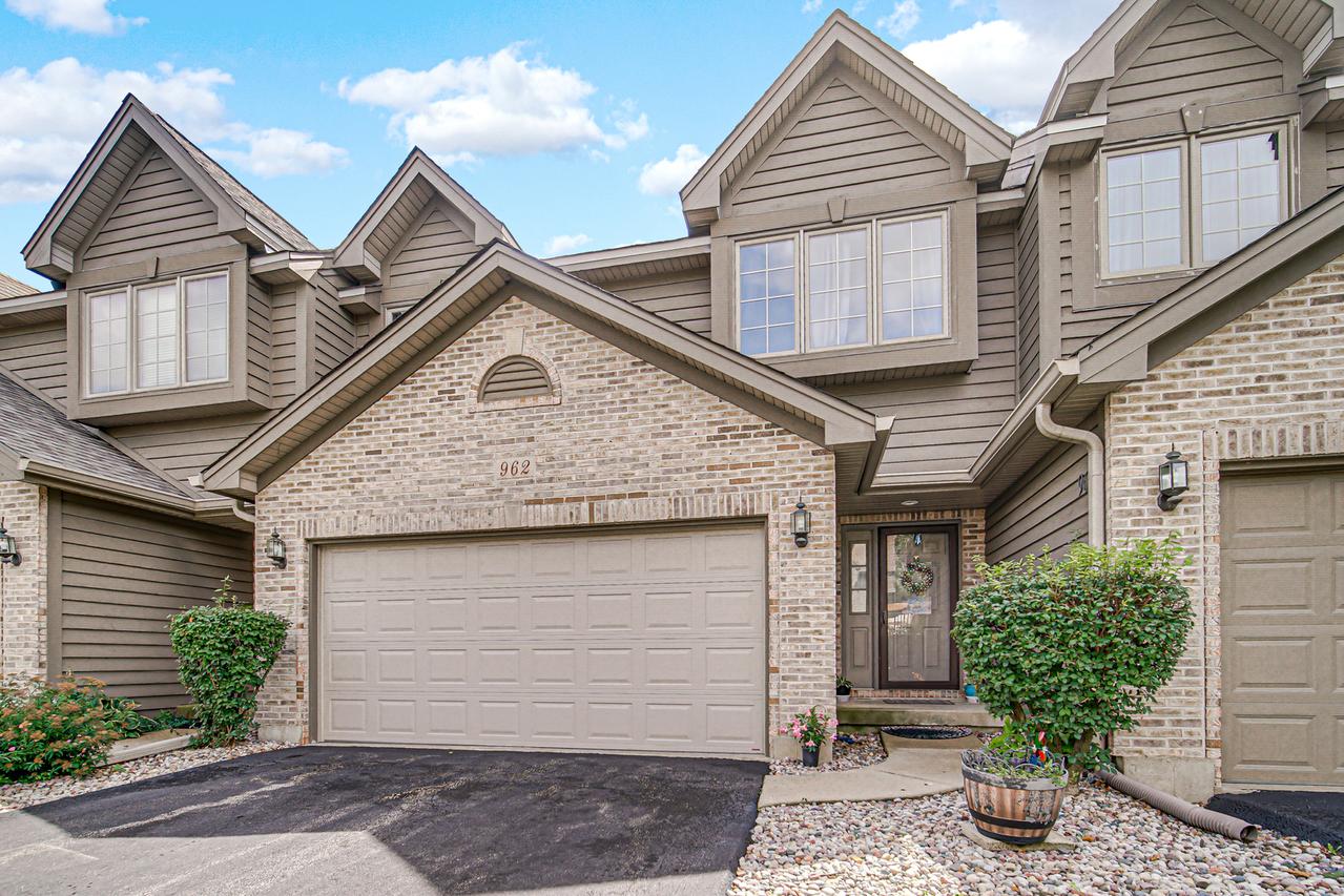 962 Ascot Dr., Elgin, IL 60123