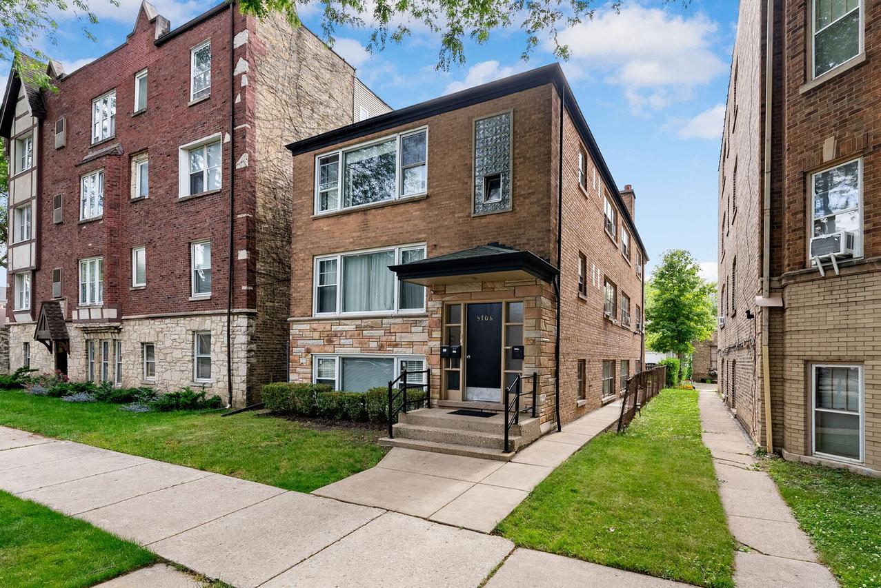 5706 N Saint Louis Ave., Chicago, IL 60659