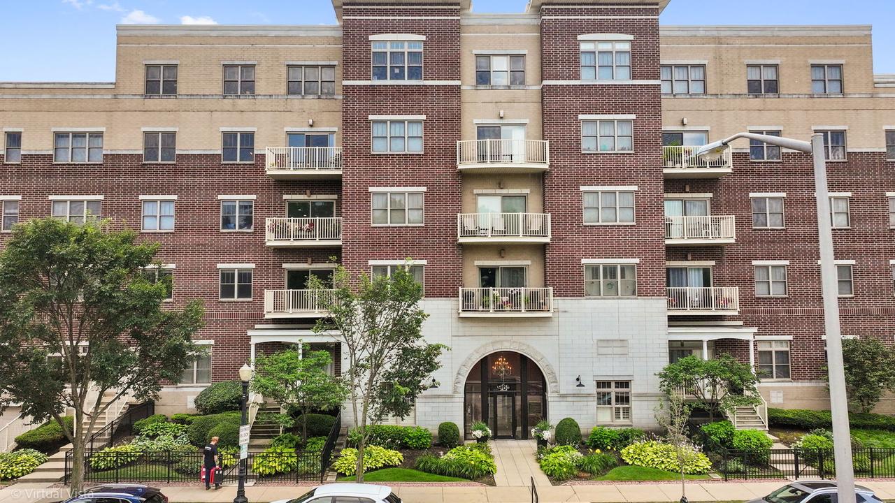 965 Rogers St. #402, Downers Grove, IL 60515