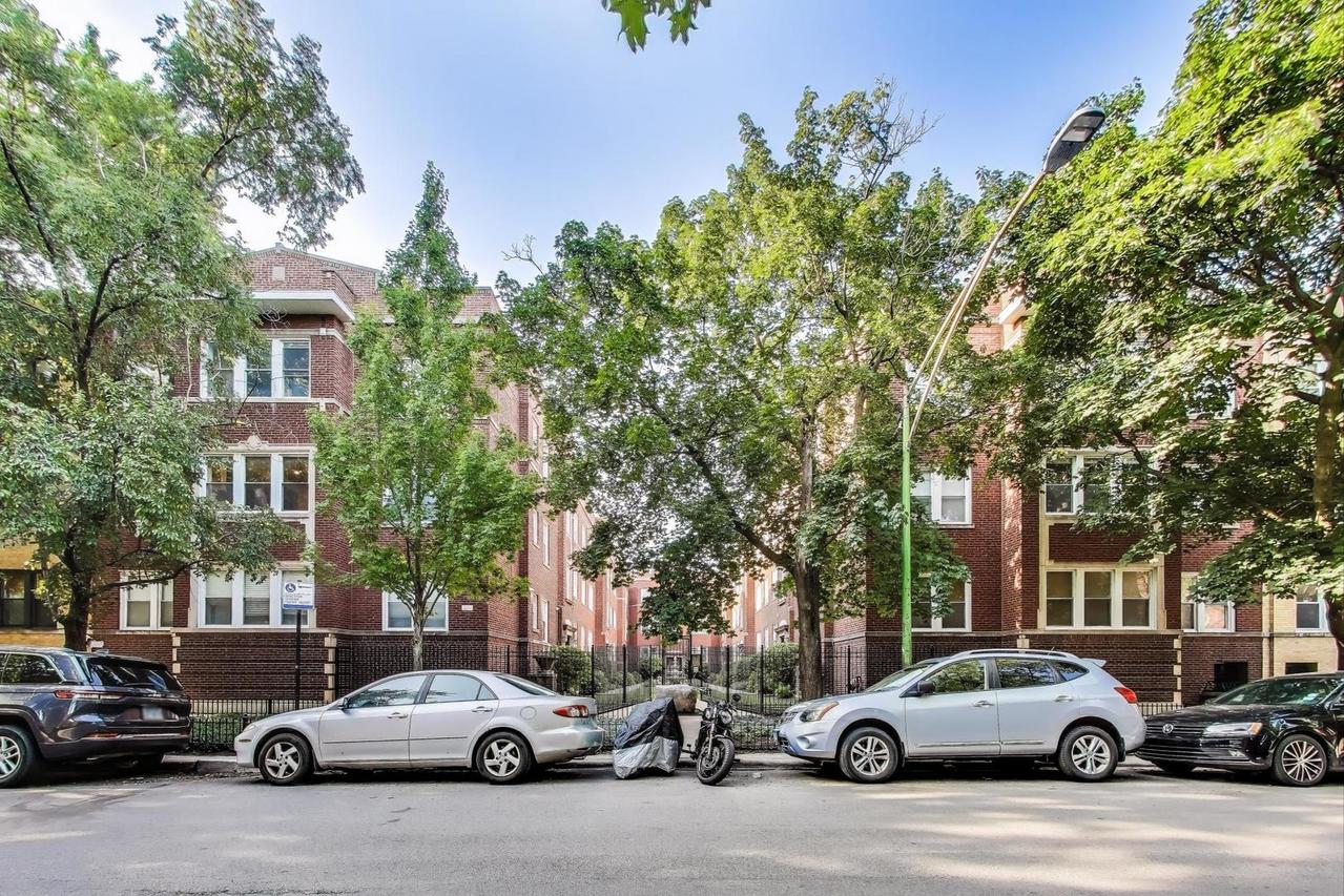 1350 W Estes Ave. #3S, Chicago, IL 60626