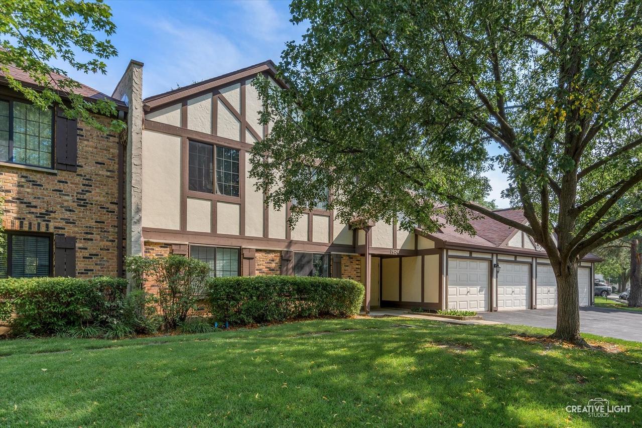 1924 N Hidden Creek Cir. #6-76, Palatine, IL 60074