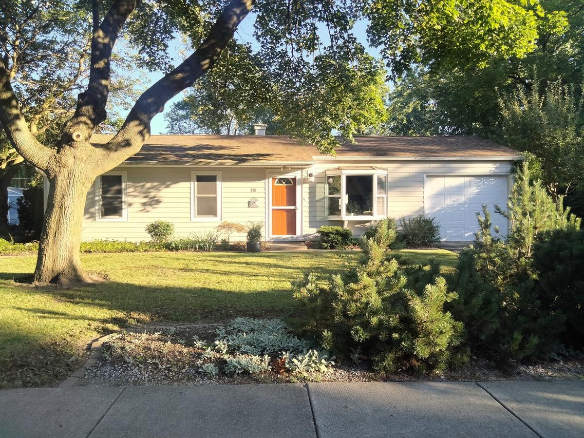 718 Russet Ln., Streamwood, IL 60107