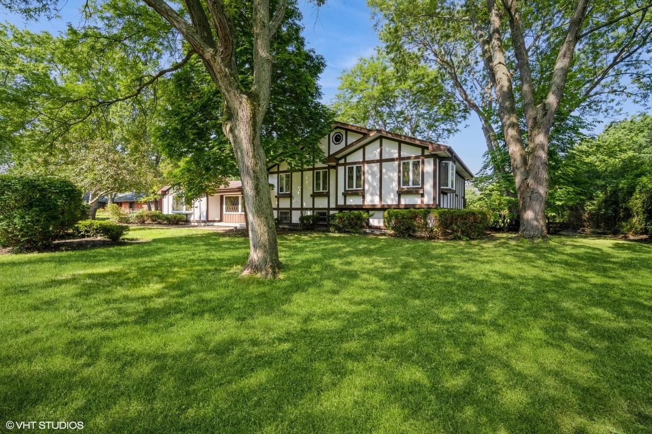 1950 Strenger Ln., Riverwoods, IL 60015