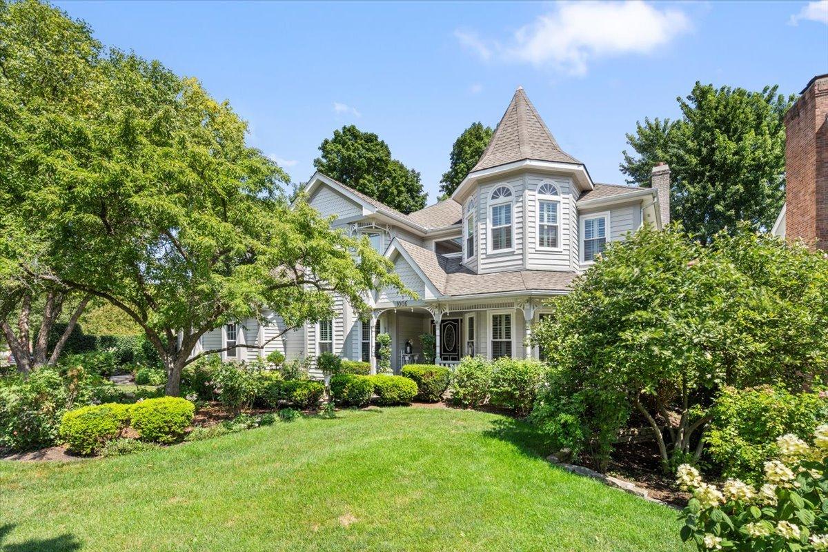 1006 Thoroughbred Cir., St. Charles, IL 60174