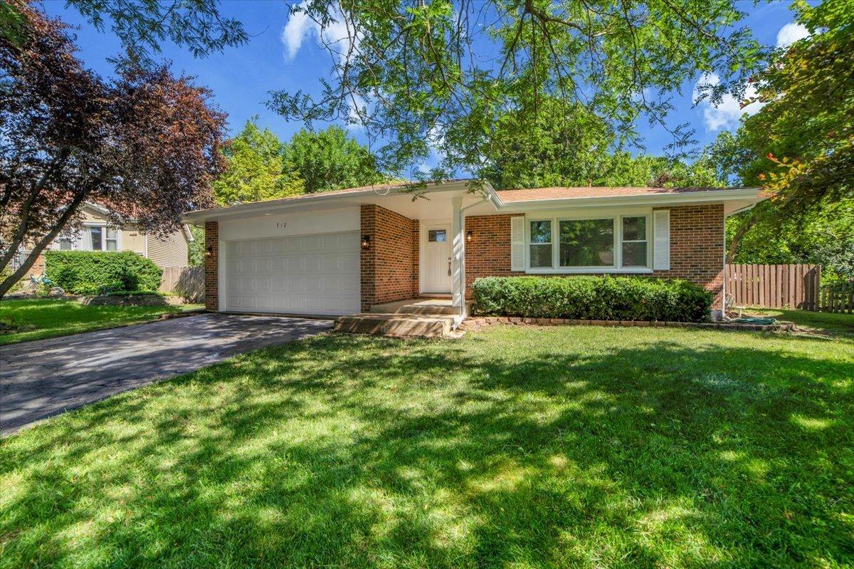 712 Stacie Ct., Naperville, IL 60563
