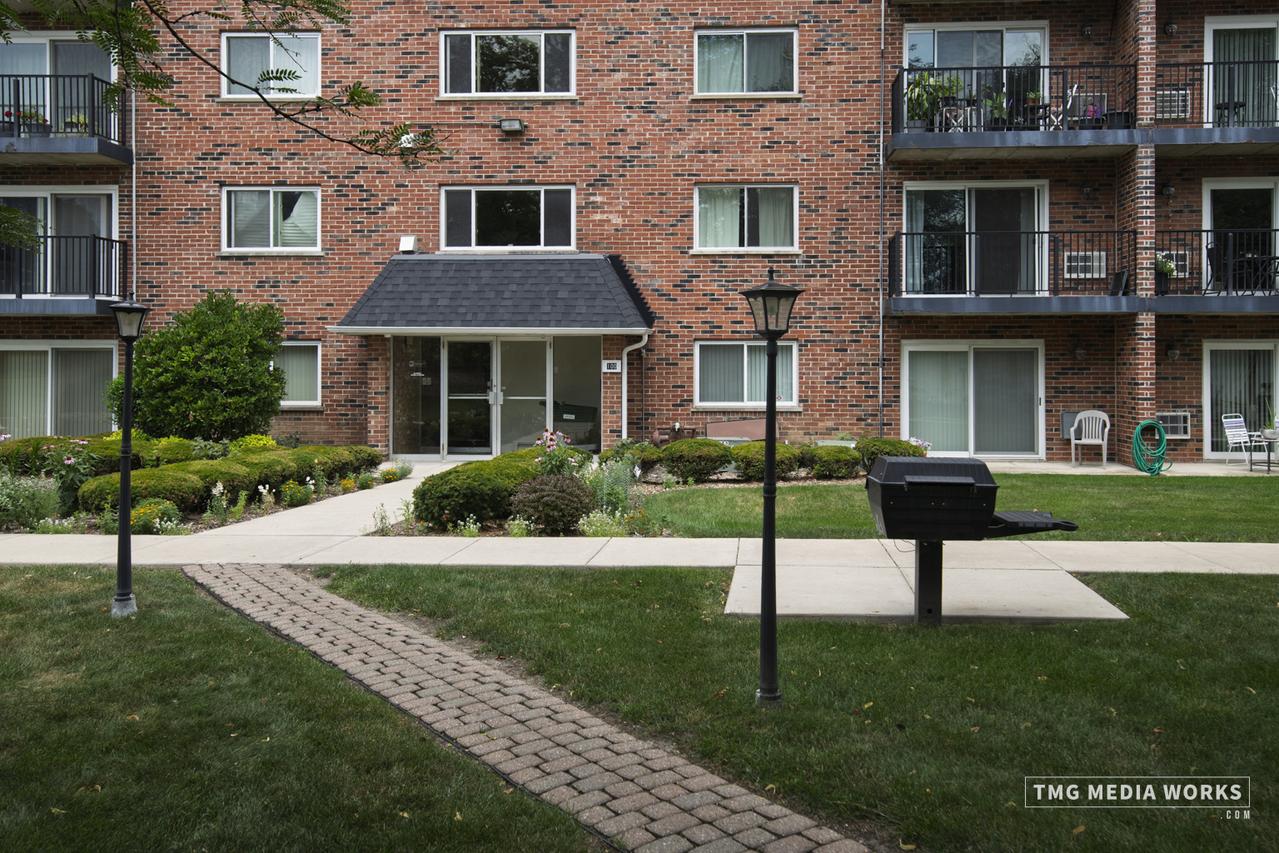 100 W Park Circle Dr. #2G, Wheaton, IL 60187