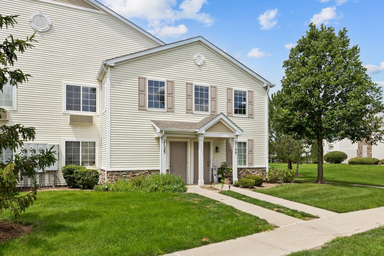 2125 Silverstone Dr. #2113, Carpentersville, IL 60110