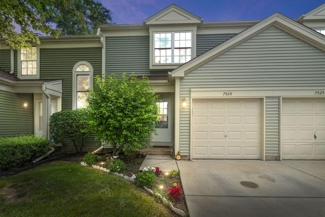 7529 Wedgewood Dr., Hanover Park, IL 60133