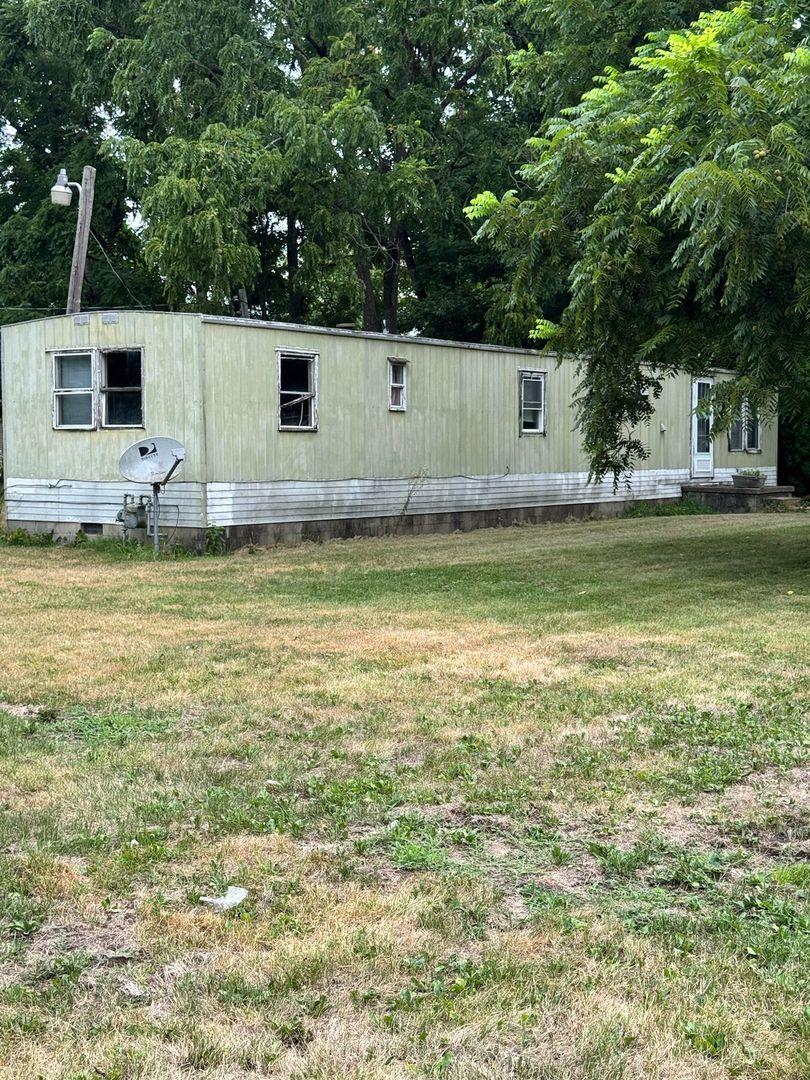 205 2nd St., Hindsboro, IL 61930