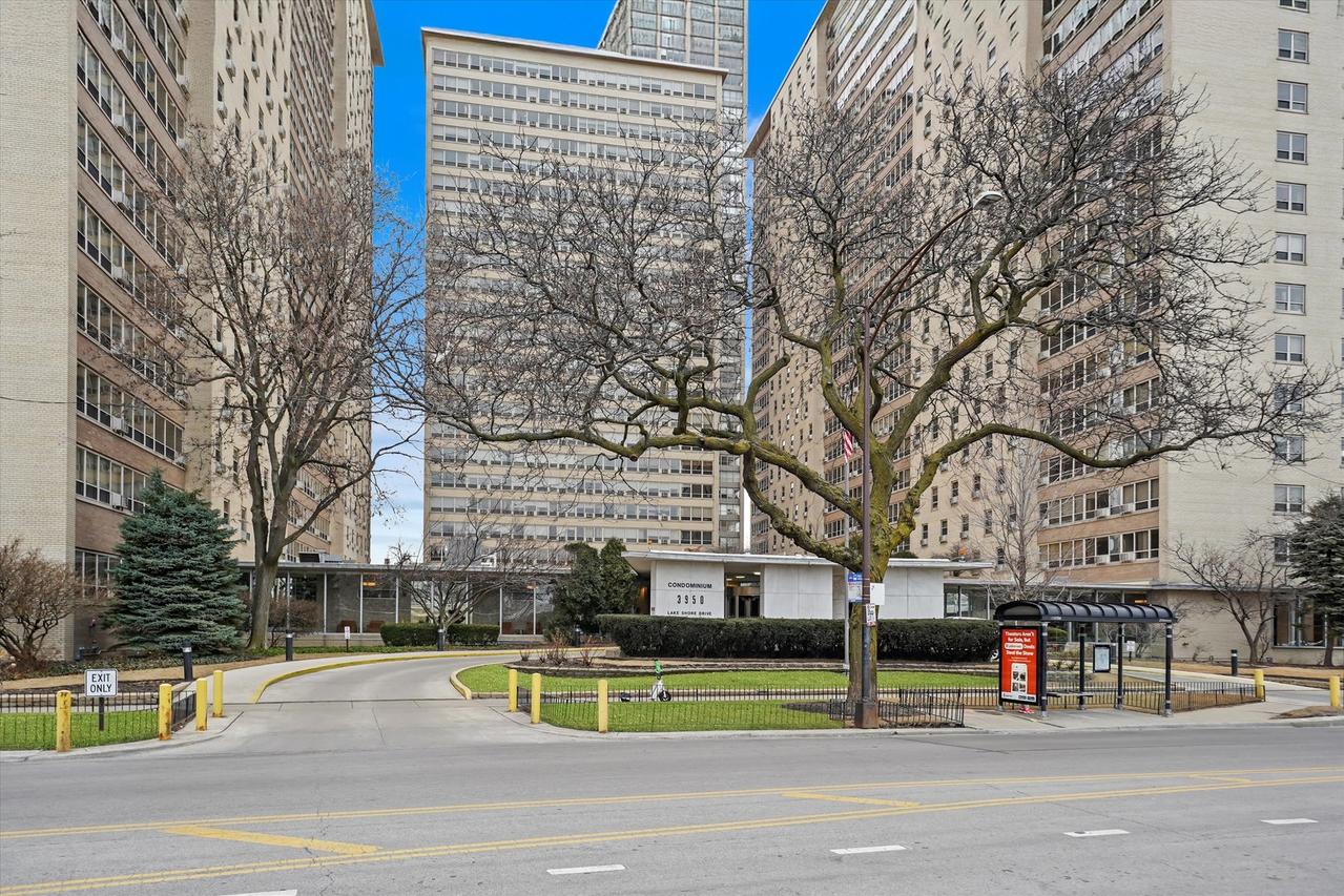3950 N Lake Shore Dr. #1728, Chicago, IL 60613