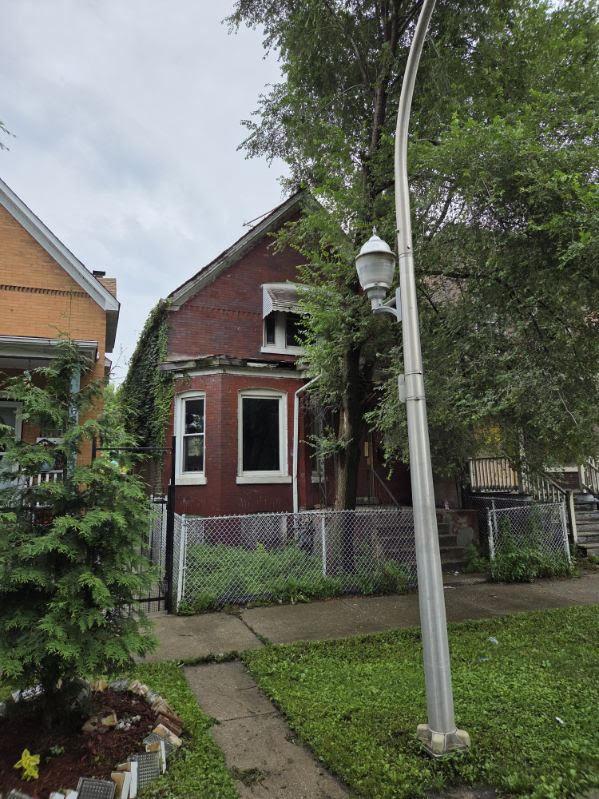 6833 S Bishop St., Chicago, IL 60636