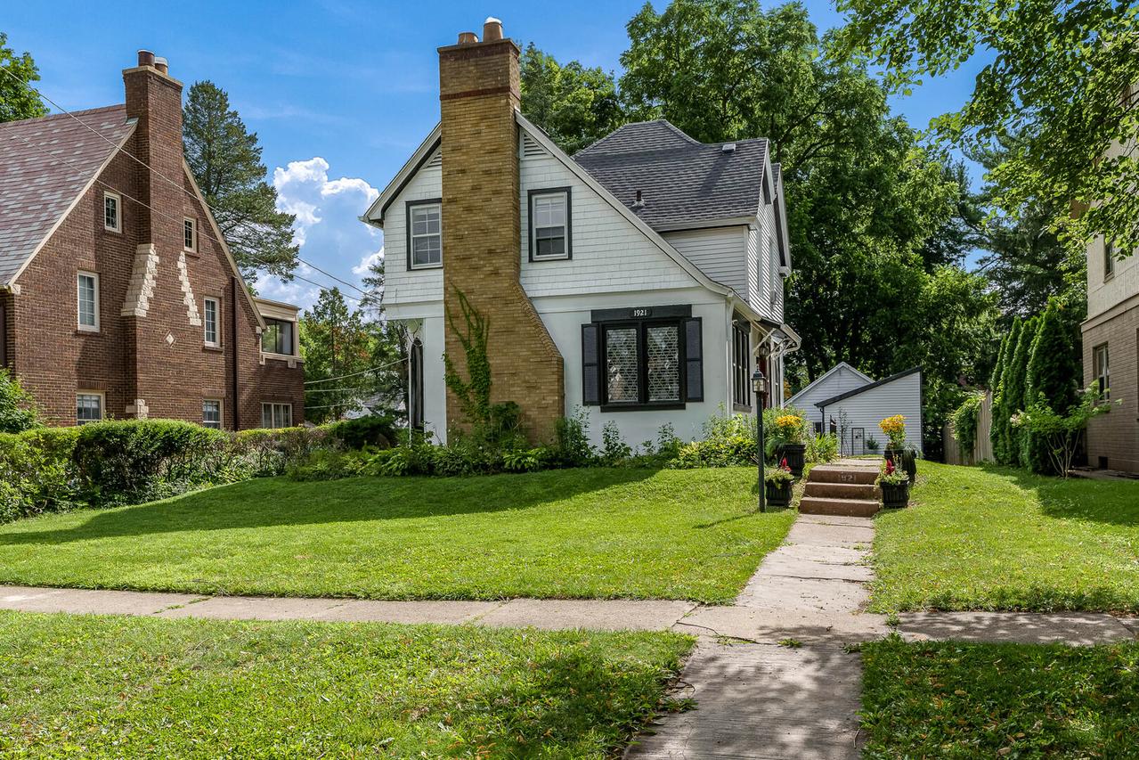 1921 Oxford St., Rockford, IL 61103