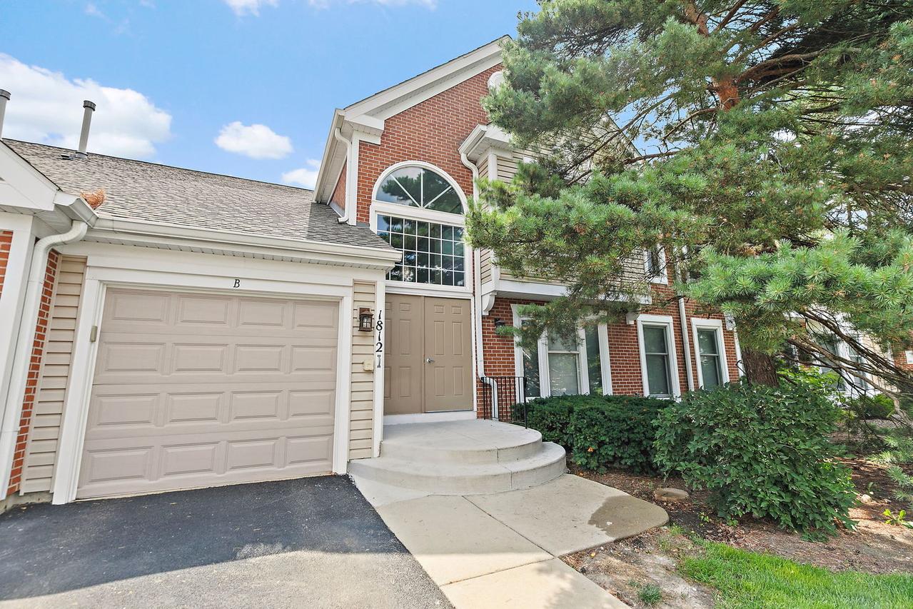 1812 Fox Run Dr. #A, Elk Grove Village, IL 60007