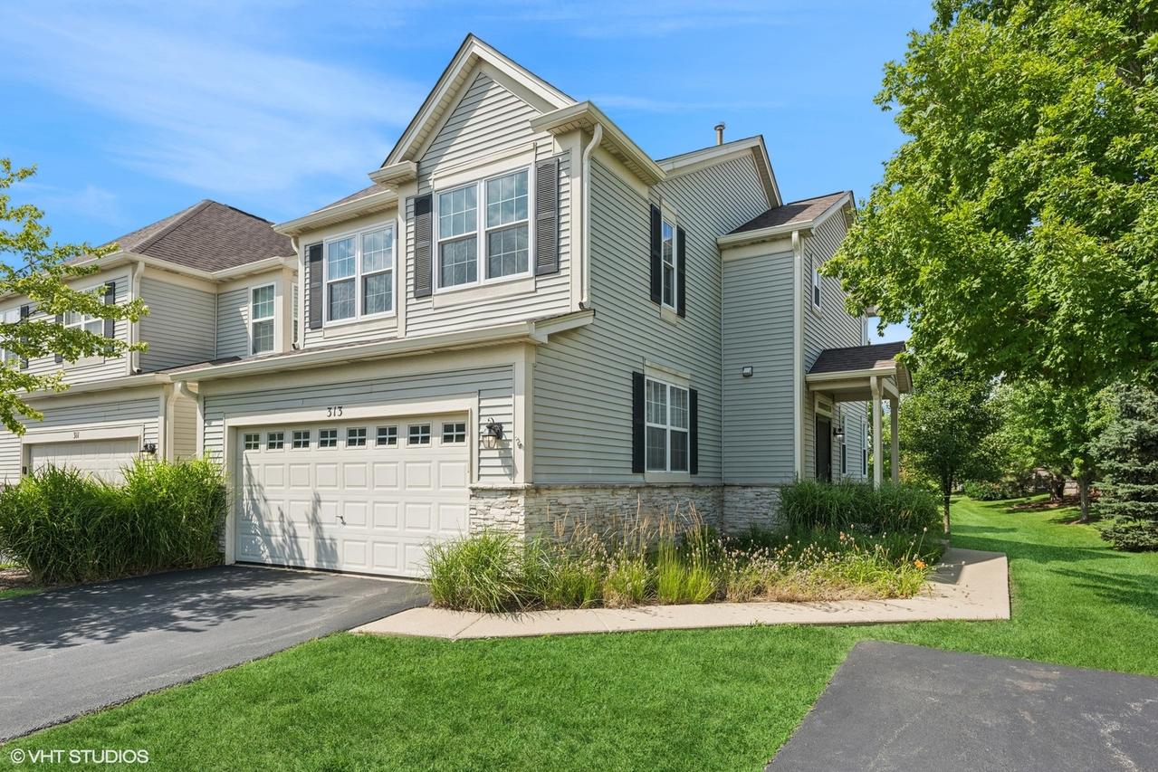 313 Robin Glen Ln., South Elgin, IL 60177