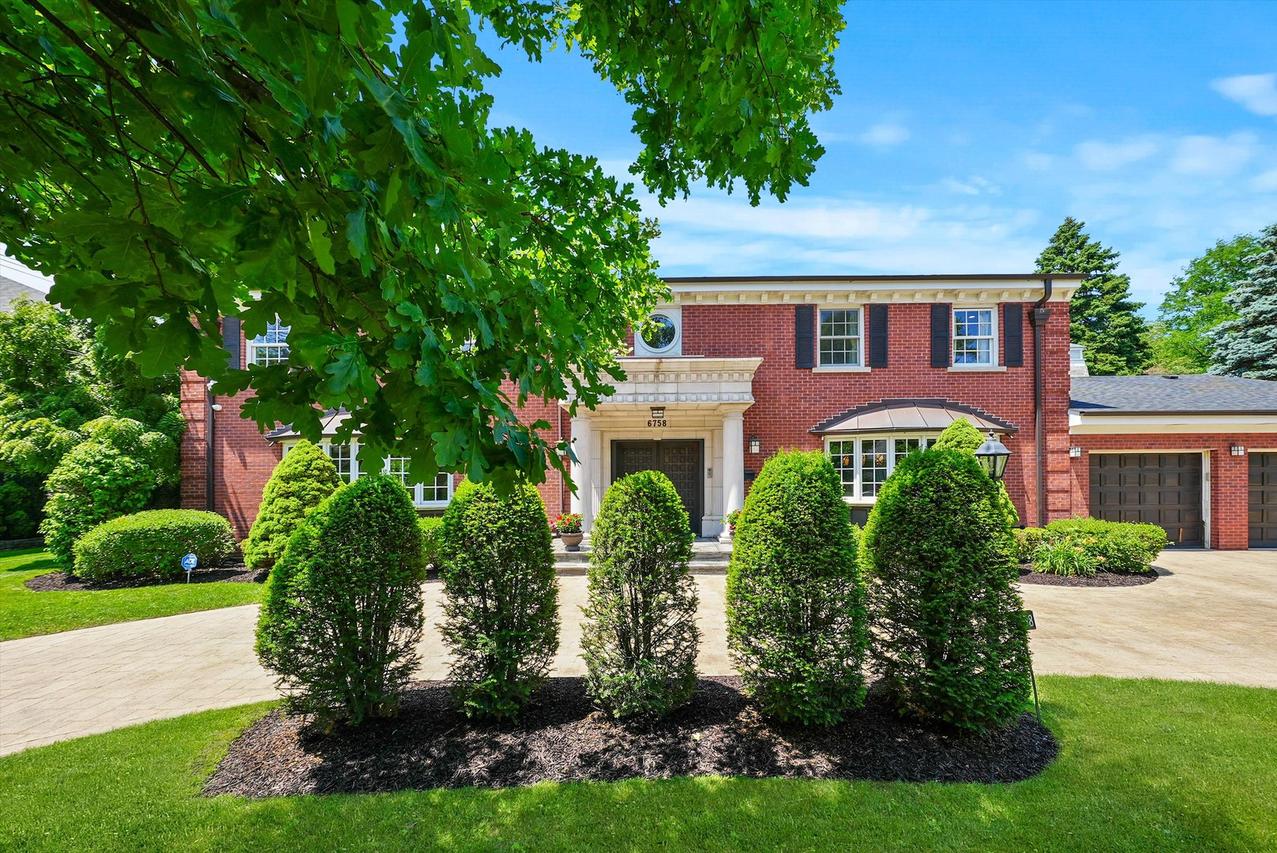 6758 N Le Mai Ave., Lincolnwood, IL 60712