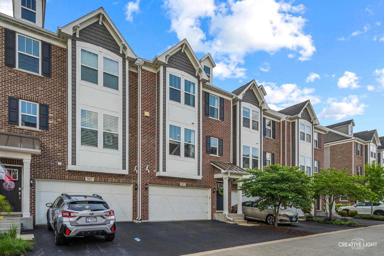 915 Coletta Cir., Naperville, IL 60563