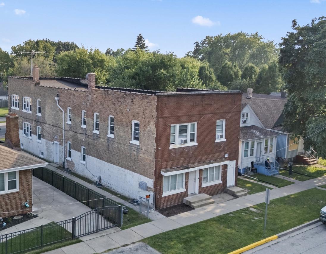 1007 8th St., Waukegan, IL 60085