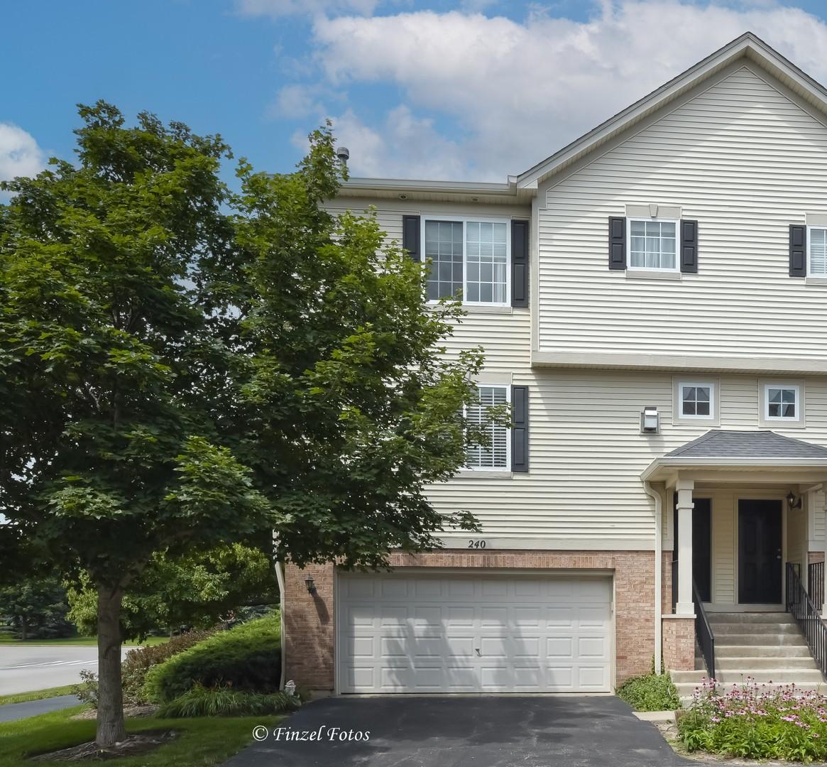 240 Evergreen Cir., Gilberts, IL 60136