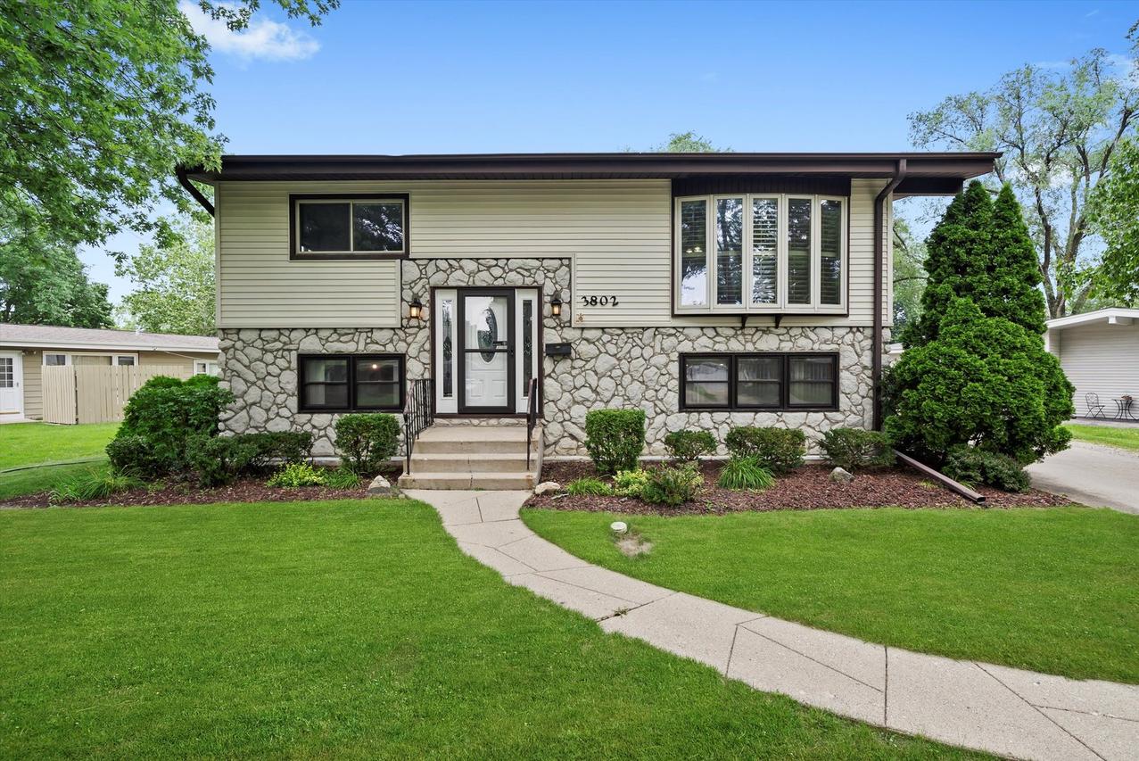 3802 Wren Ln., Rolling Meadows, IL 60008
